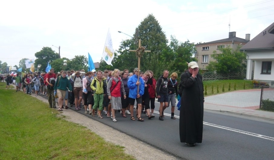 Pielgrzymi w drodze na Jasną Górę